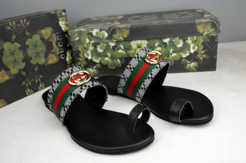 Gucci Slippers Woman--137